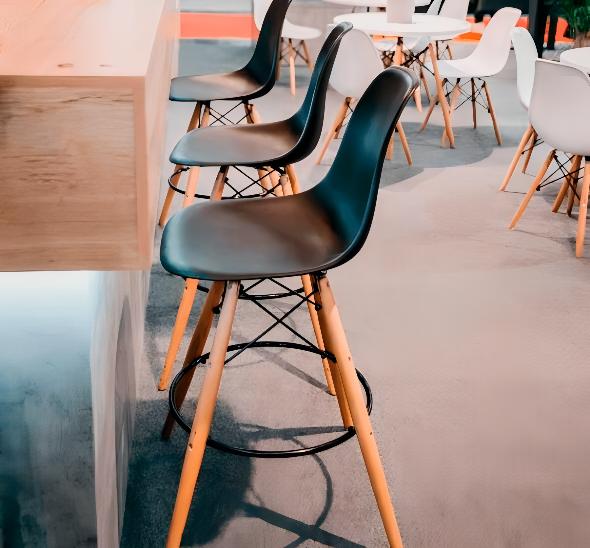 Стул барный Eames черный